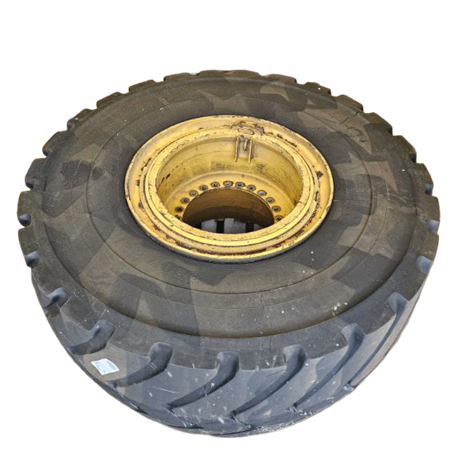 Däck med fälg 800/65 -29